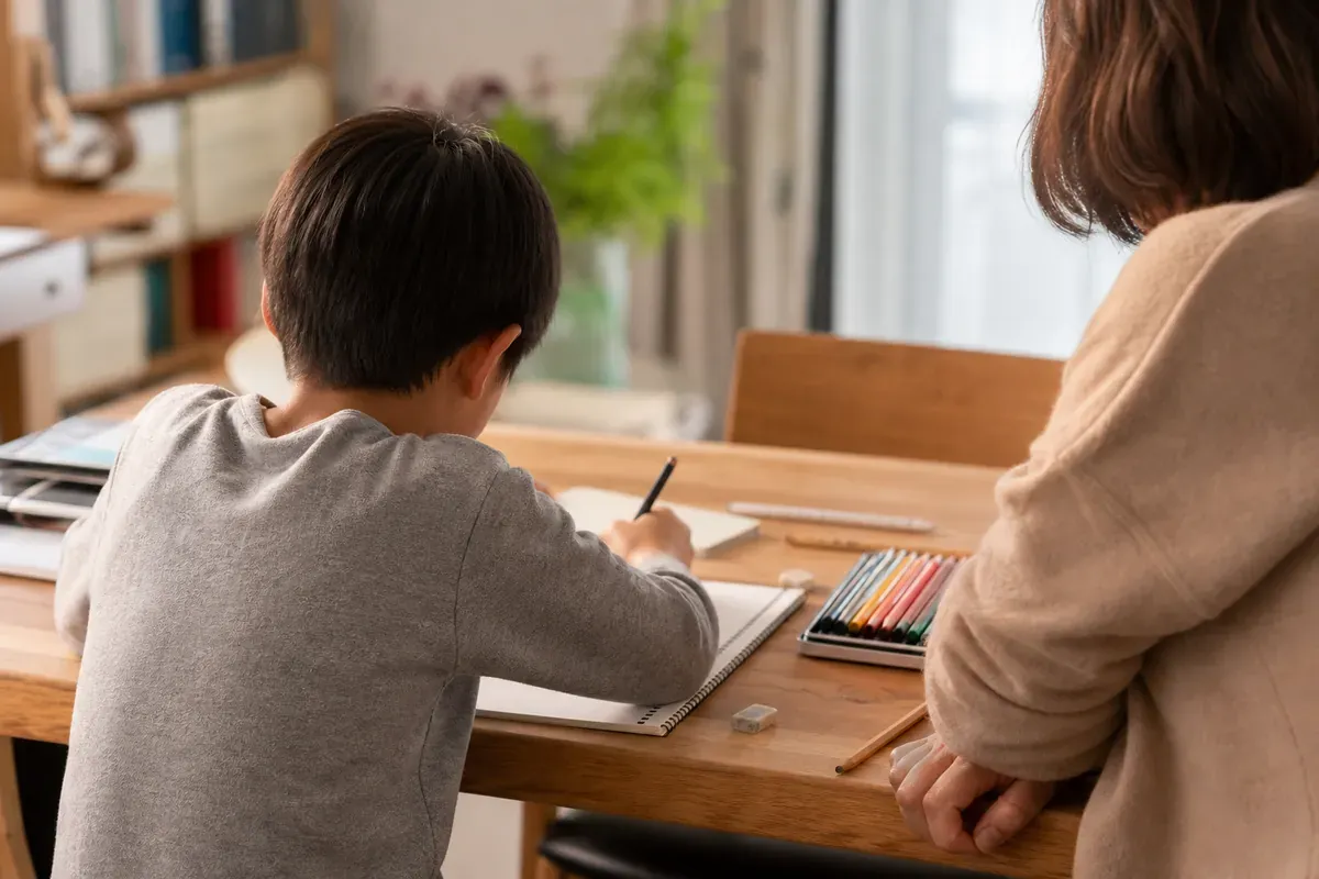 Comment gérer les colères au moment des devoirs sans crier
